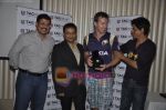 Shahrukh Khan gifts Tag Heuer to KKR players in Trident, Mumbai on 26th May 2011 (14).JPG